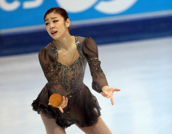 김연아님 복귀 대특집 – 빙판에서 귤을 까 먹어도 김연아가 이길까