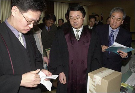 대선 재검표 – 평범한 이야기를 거대한 음모론으로 포장하기