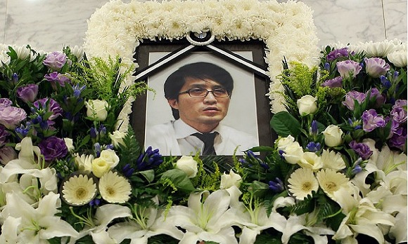 성재기의 죽음을 ‘숭고한 희생’으로 포장하지 말자