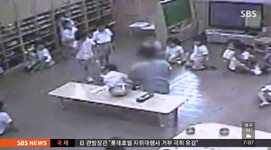 아이들 구조신호를 무시했다고 자책하는 부모들: 부산 유치원생 학대 사건
