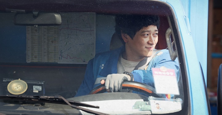 명절의 거실 같은 지루함 ‘골든슬럼버’