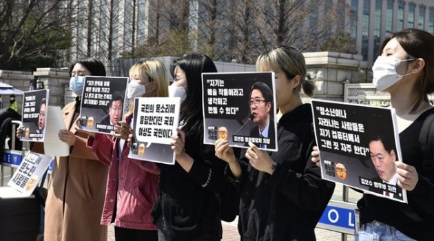 우리는 그 판사가 누군지 알아야 한다