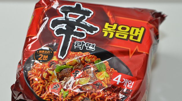 화제의 ‘신라면 볶음면’을 끓여 먹어보았다