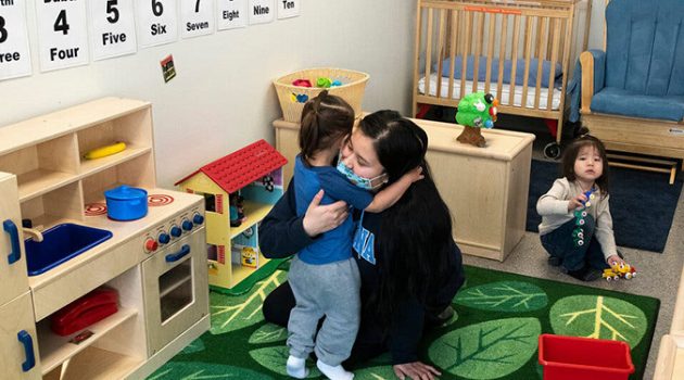 육아를 사회와 정부가 책임지는 나라 VS 개인과 시장에 맡기는 나라