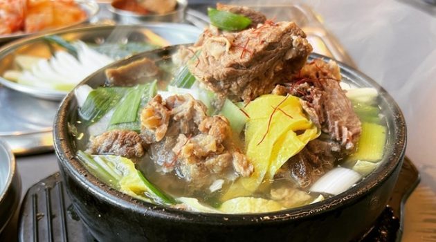 수북한 고기와 뜨끈한 국물! 갈비탕 맛집 BEST 5